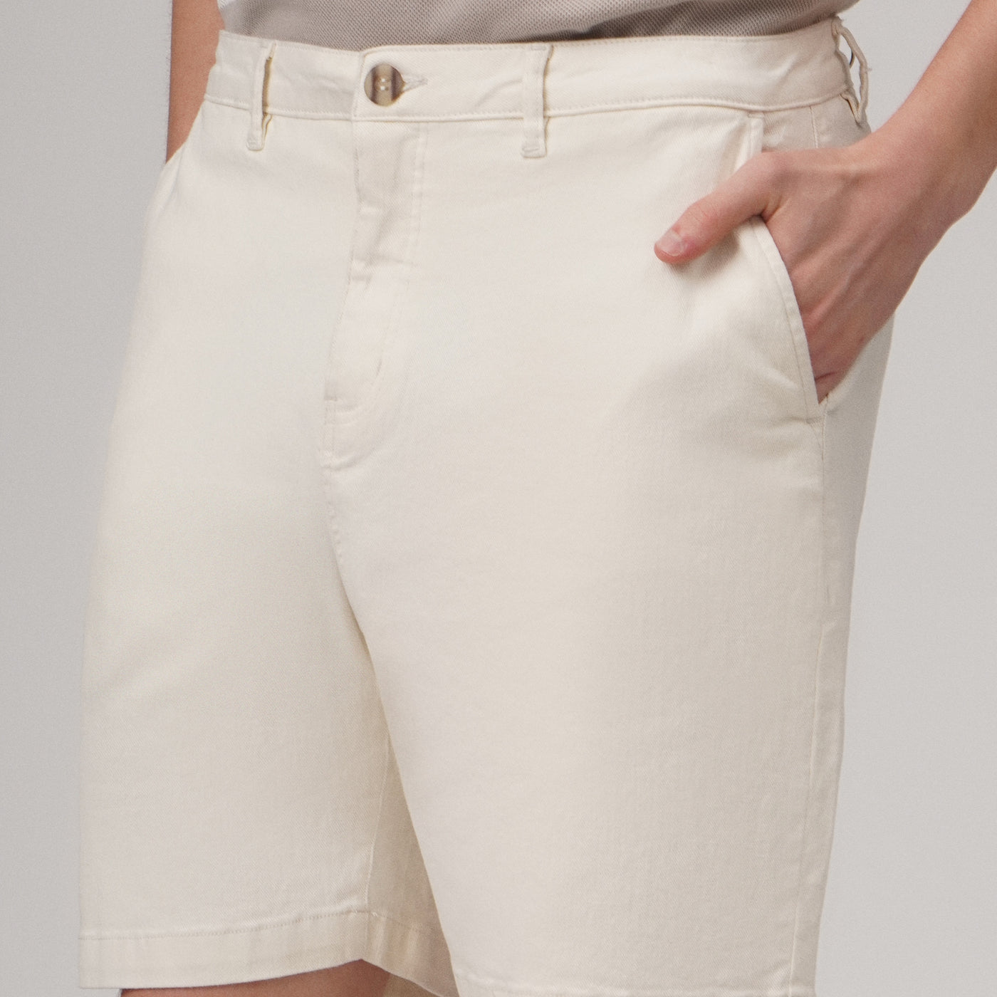 986121-Off White (1).jpg