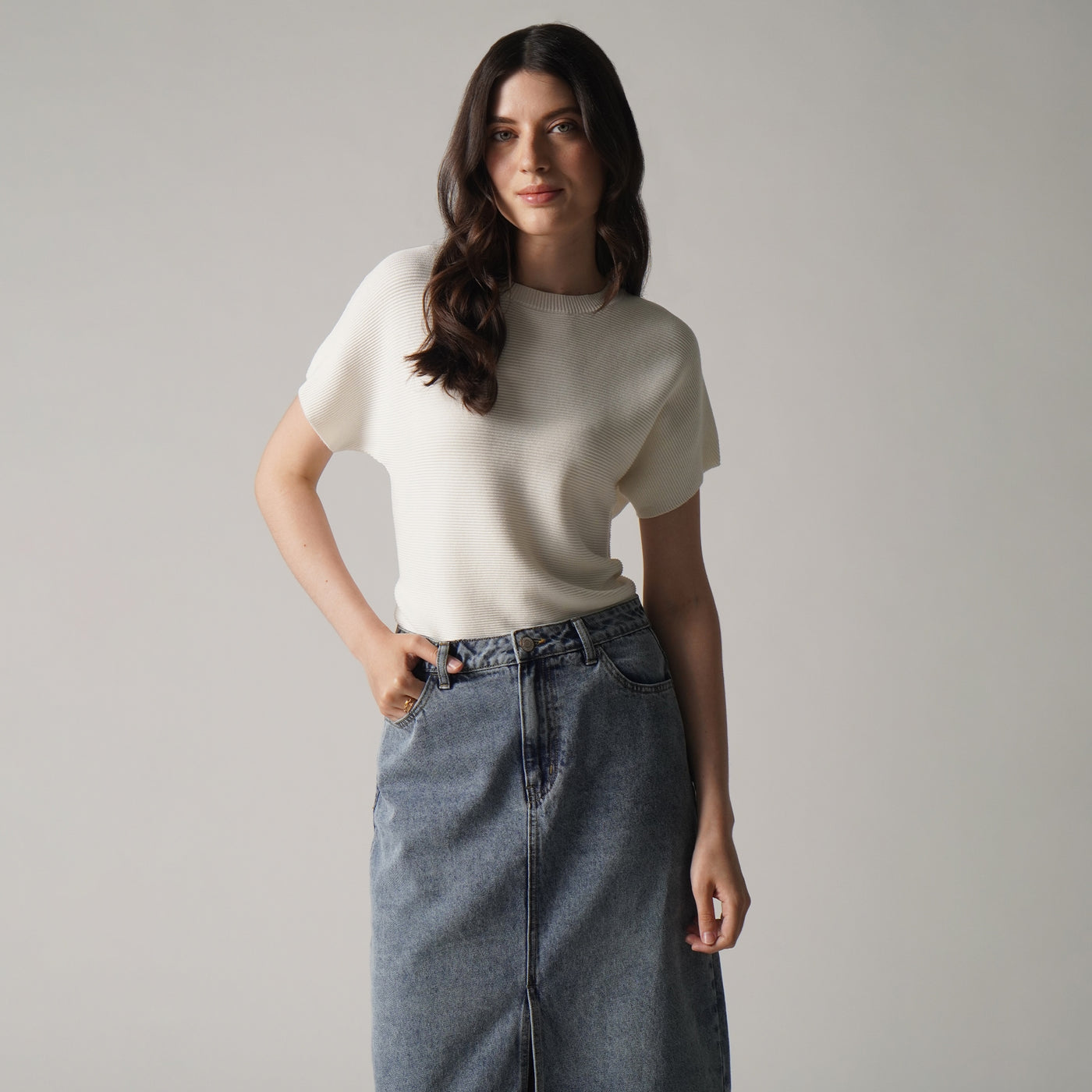 988589-Off White (1).jpg