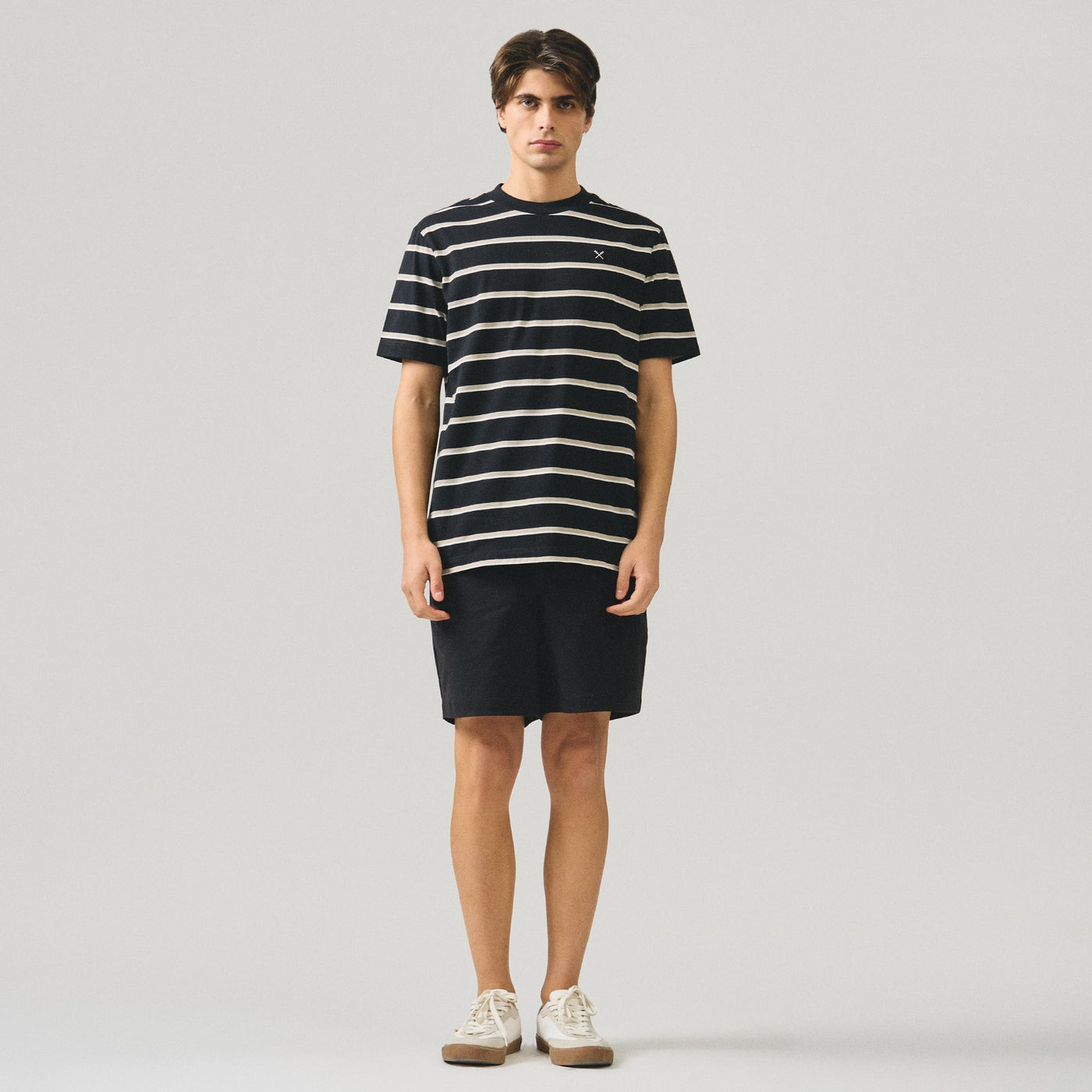 989609-Black (1).jpg