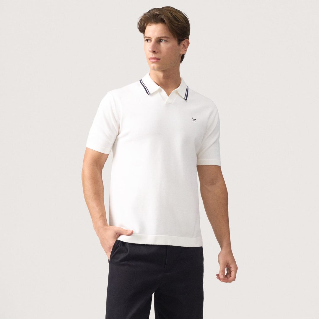 Regular Fit V-Placket Polo Shirt With Contrast Collar & Tipping In Textured Knit