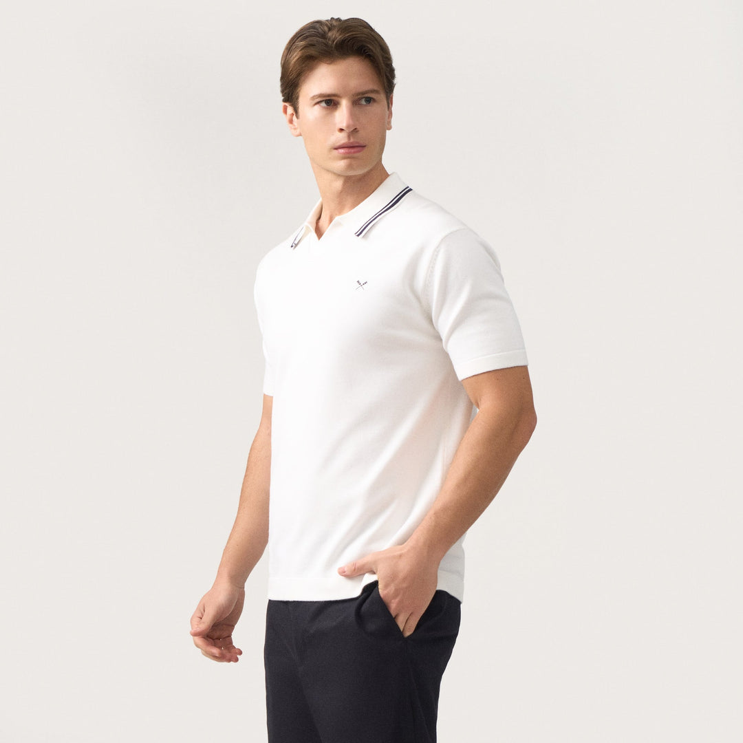 Regular Fit V-Placket Polo Shirt With Contrast Collar & Tipping In Textured Knit