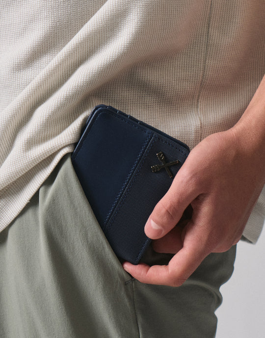 Bi-Fold Wallet With Metal Oar